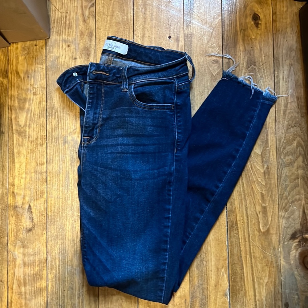 Carly jean los angeles skinny jeans with distressed hem size 7